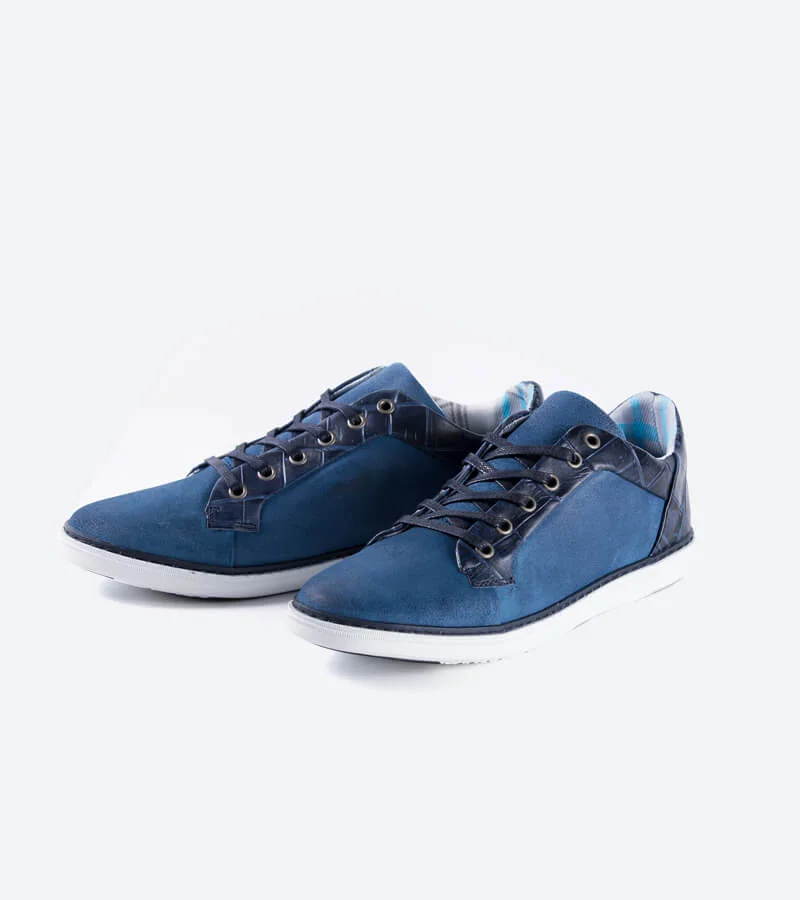 converse blue training shoes